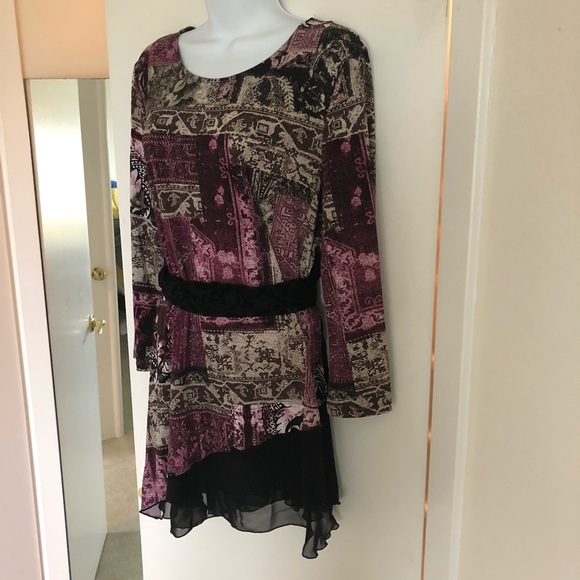 Tunic top. Fun and flirty! - Picture 3 of 6